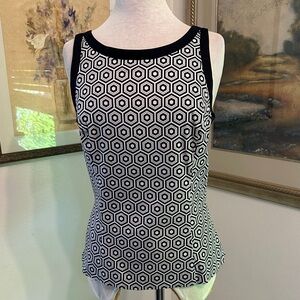 WHBM Sleeveless Geometric Print Sleeveless Top - Black/White/Grey